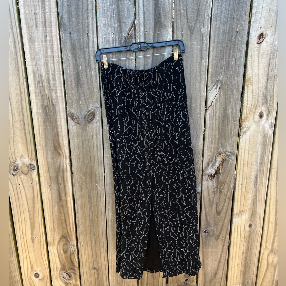 Briggs New York. size Medium lined skirt. Elastic waistband.